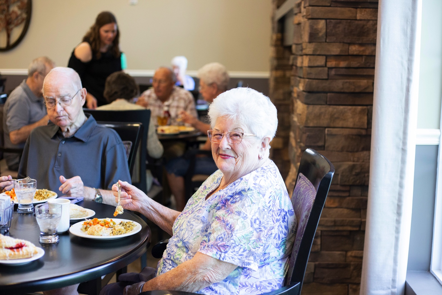 Breese_Homepage_WhatComesNext_Meal_Residents_Sharing_a_Meal