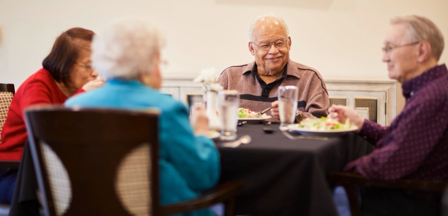 Cedarhurst residents enjoying lunch together