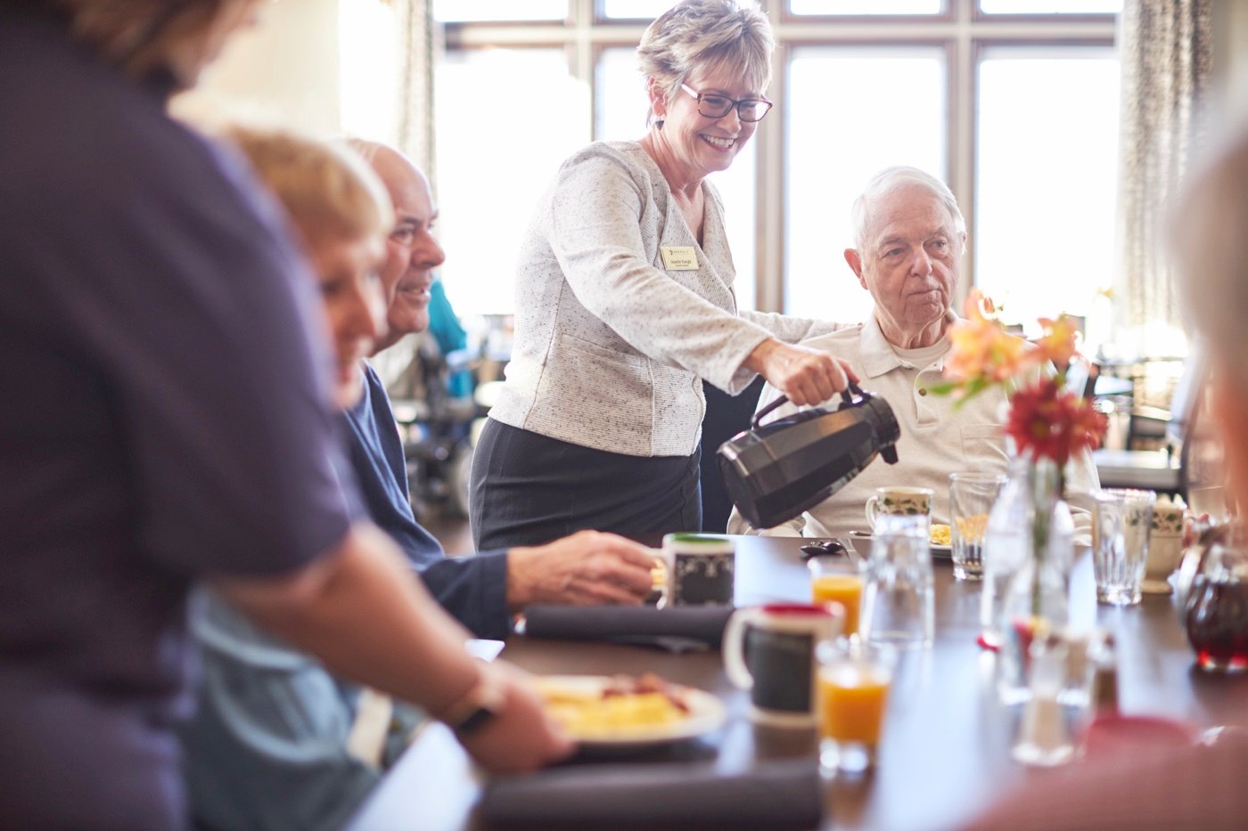 EdisonLakes_Homepage_WhatComesNext_Dining_Residents_Dining_Together_Dining_Hall