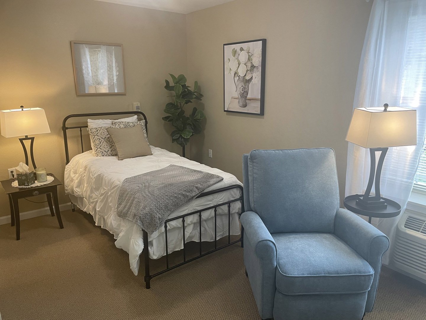 Cedar Creek of Bedford - Studio Bedroom
