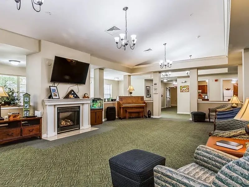 Cedar Creek of Warsaw's cozy common area, complete with a warm fireplace and comfortable seating
