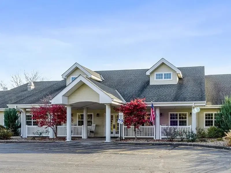 The welcoming front exterior of Cedar Creek of Warsaw senior living community