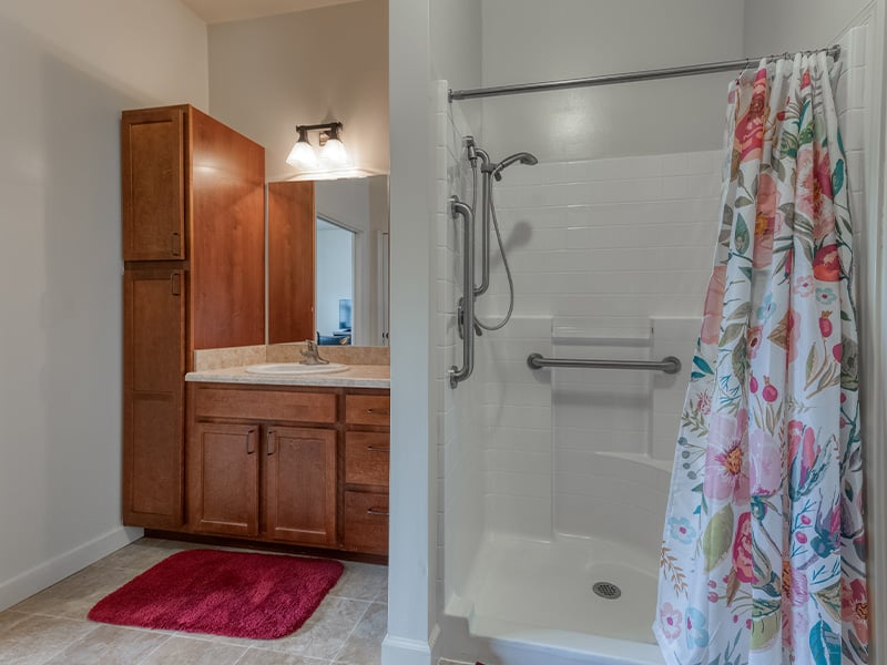 Accessible bathroom in a Cedarhurst of Columbia apartment, designed for comfort, safety, and independence