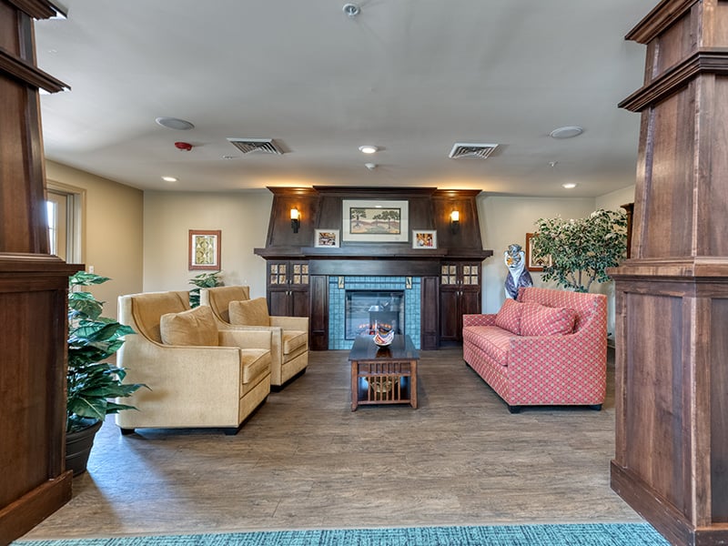 Cedarhurst of Columbia's cozy common area, complete with a warm fireplace and comfortable seating