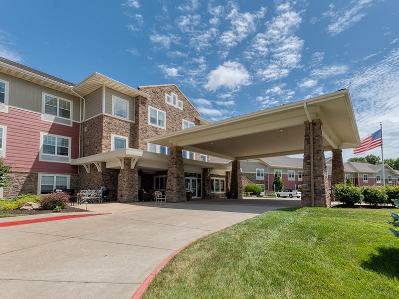 The welcoming front exterior of the Cedarhurst of Columbia senior living community
