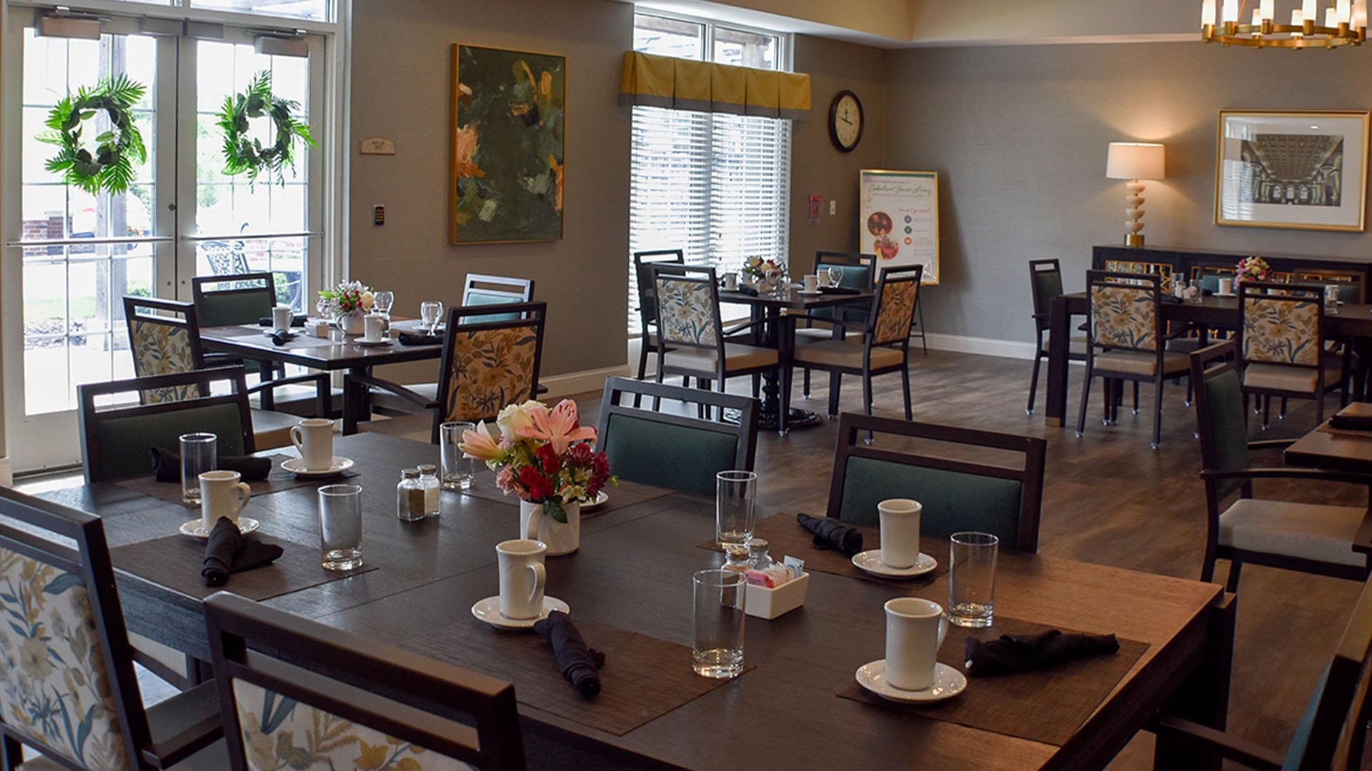 A spacious and bright dining room at Cedarhurst of Des Peres, offering comfortable seating for meals