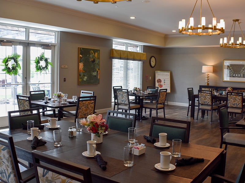 A spacious and bright dining room at Cedarhurst of Des Peres, offering comfortable seating for meals