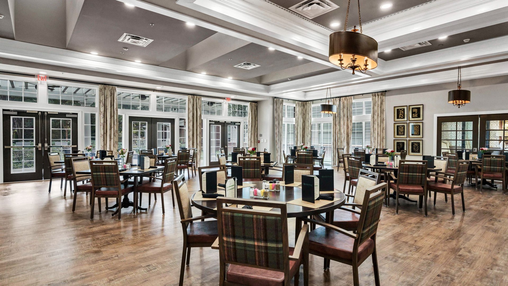 A community dining room at Cedarhurst of East Louisville, providing convenient all-day dining for residents