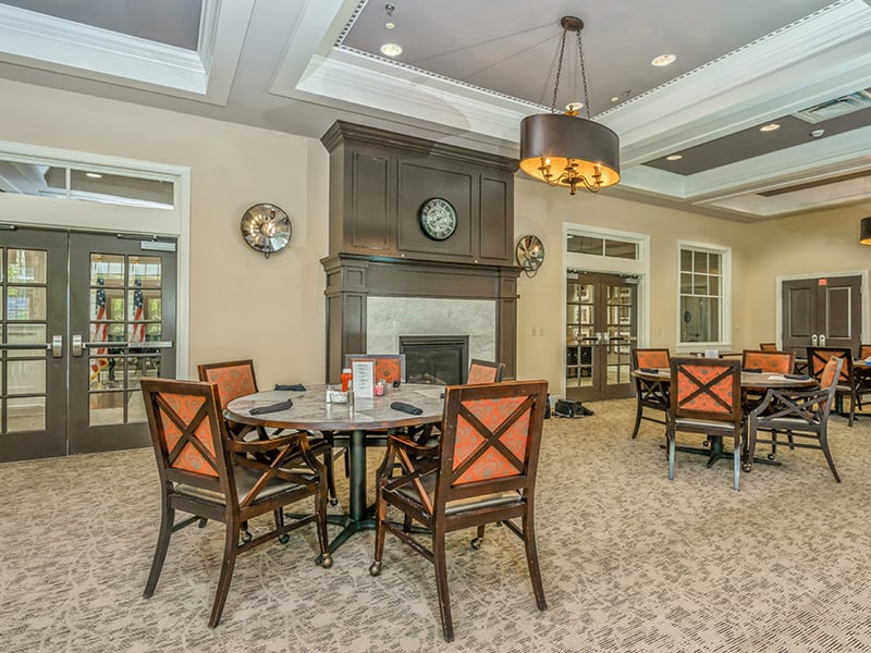 A community dining room at Cedarhurst of East Louisville, providing convenient all-day dining for residents
