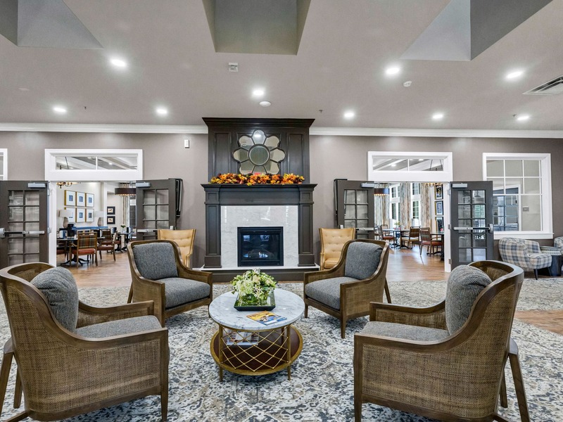 Cedarhurst of East Louisville's cozy common area, complete with a warm fireplace and comfortable seating