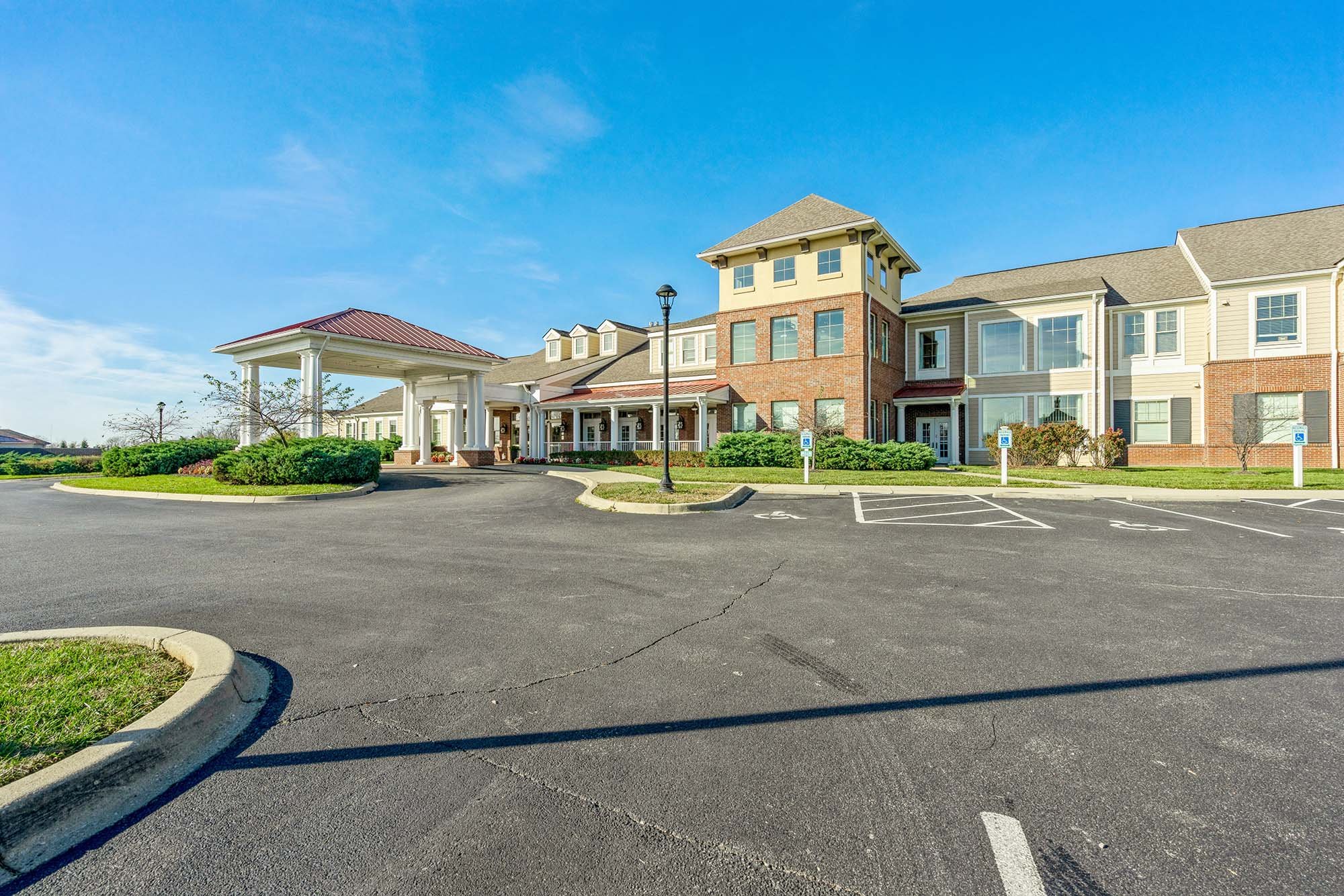 An inviting view of the Cedarhurst of East Louisville senior living community from the outside