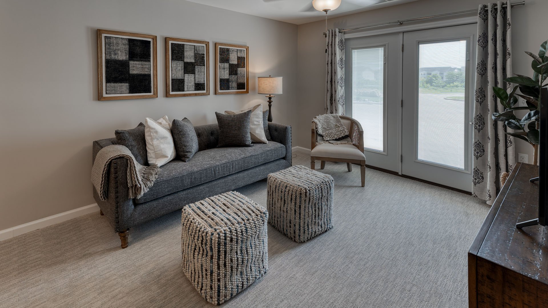 Cedarhurst of Farmington - Apartment Living Room