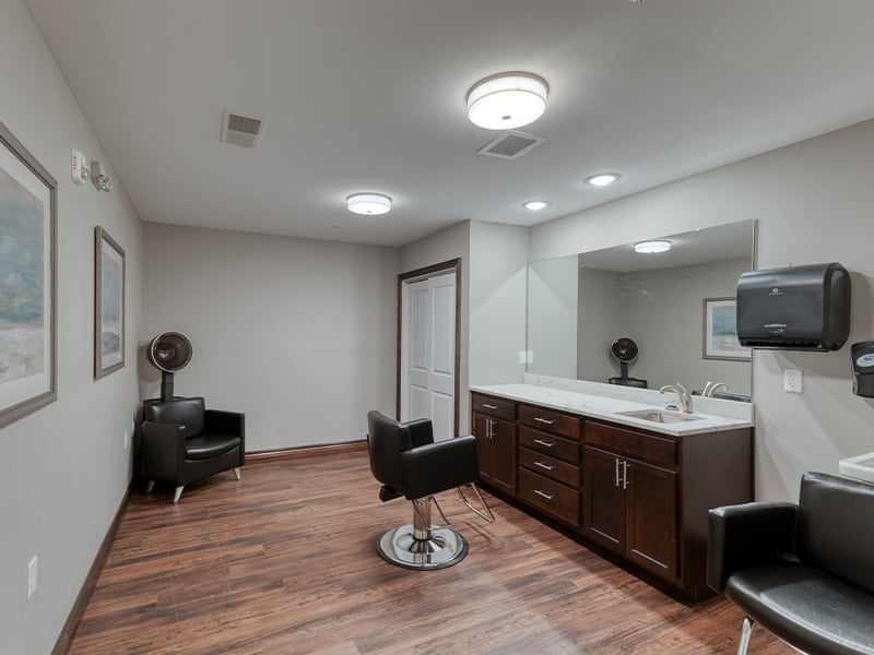 Community salon at Cedarhurst of Farmington