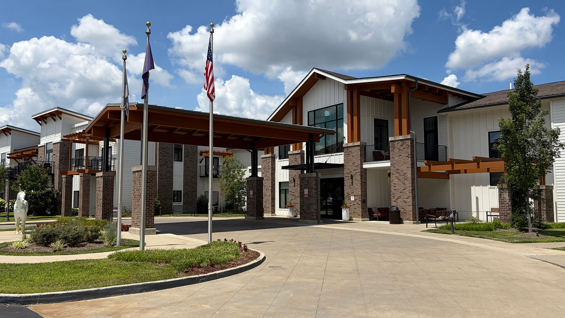 The welcoming front exterior of Cedarhurst of Hamburg senior living community.