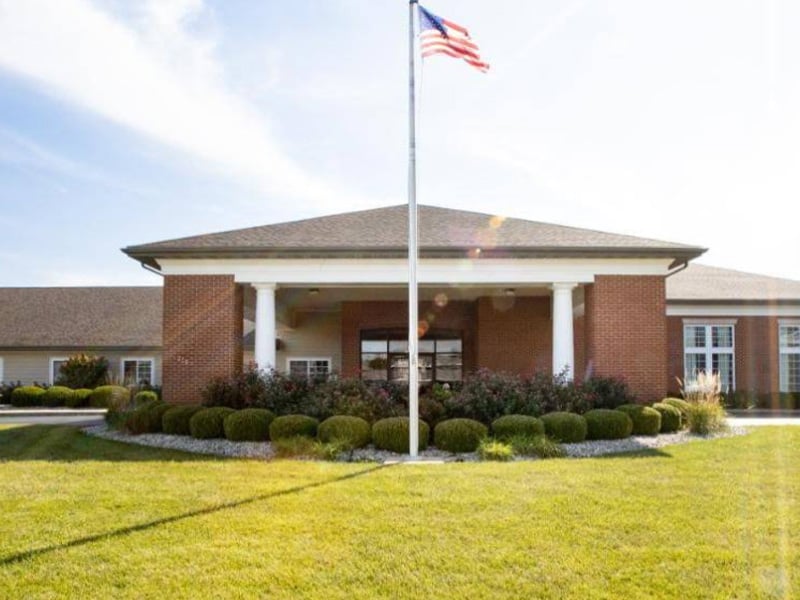 The welcoming front exterior of Cedarhurst of Highland senior living community