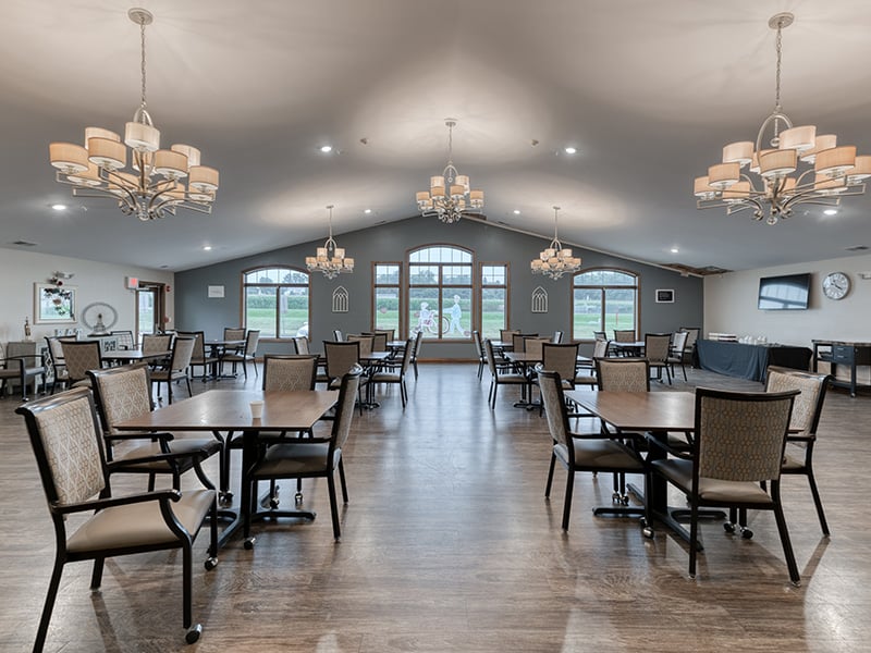 A spacious and bright dining room at Cedarhurst of Jacksonville, offering comfortable seating for meals