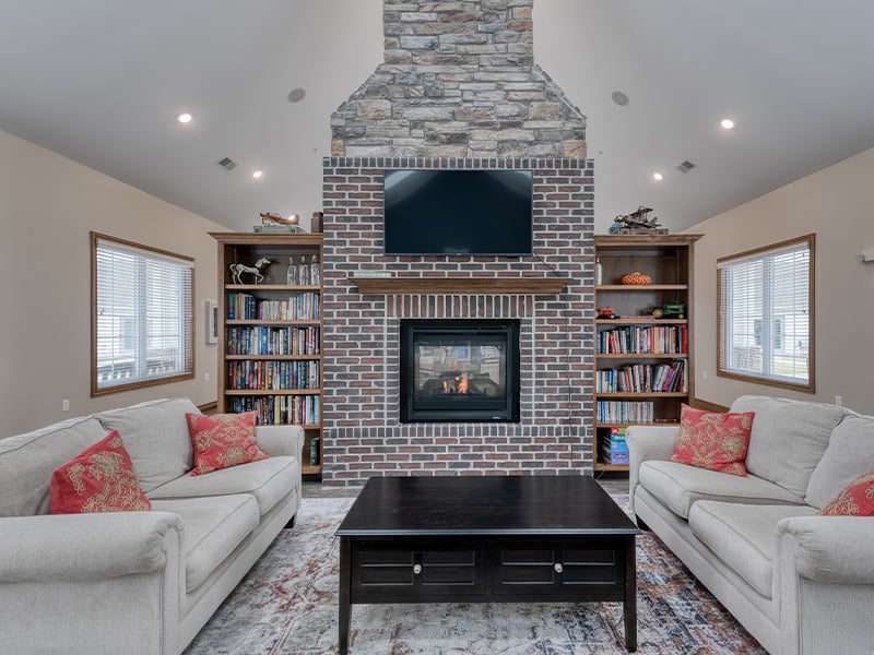 Cedarhurst of Jacksonville's welcoming senior-friendly library with accessible resources for reading and relaxation