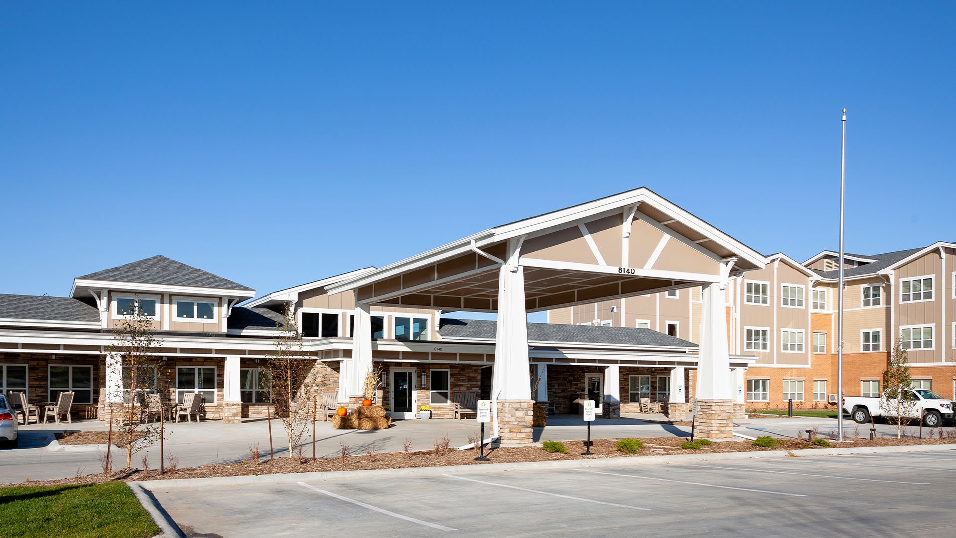 The welcoming front exterior of Cedarhurst of La Vista senior living community