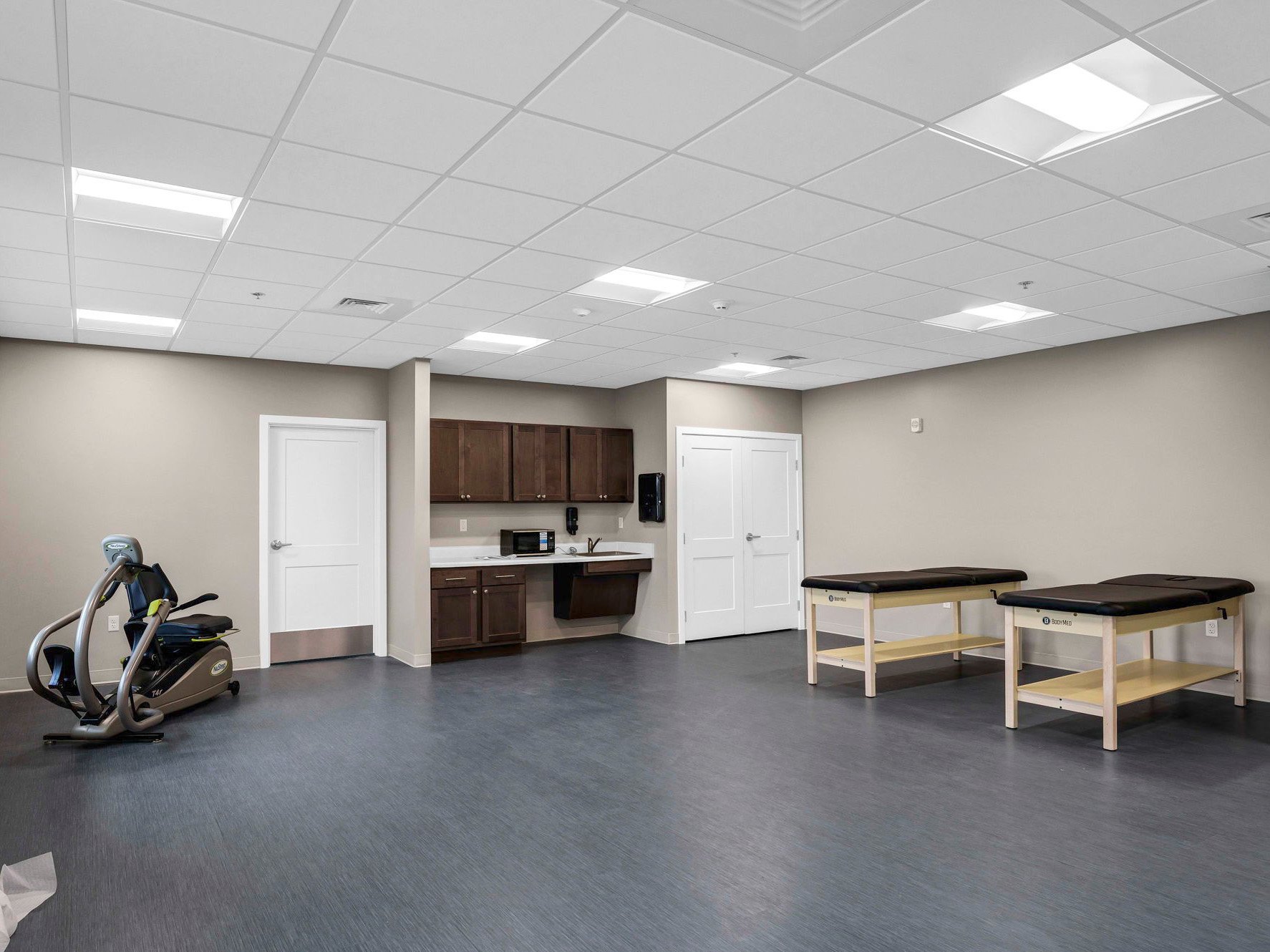 The dedicated physical therapy room at Cedarhurst of Lincoln, equipped with accessible equipment for resident rehabilitation and wellness