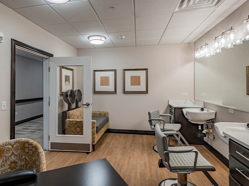 Community salon at Cedarhurst of McHenry