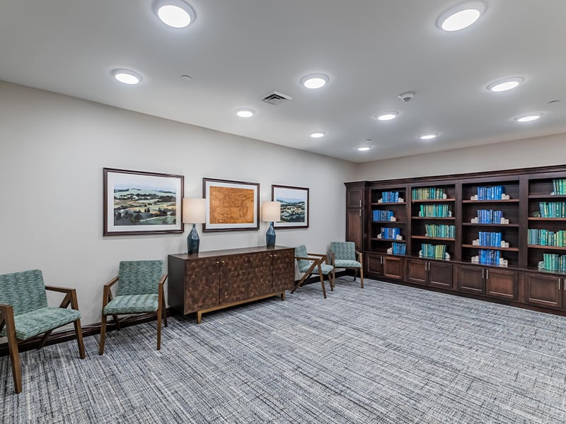 A welcoming, senior-friendly library at Cedarhurst of Nicholasville with accessible resources for reading and relaxation