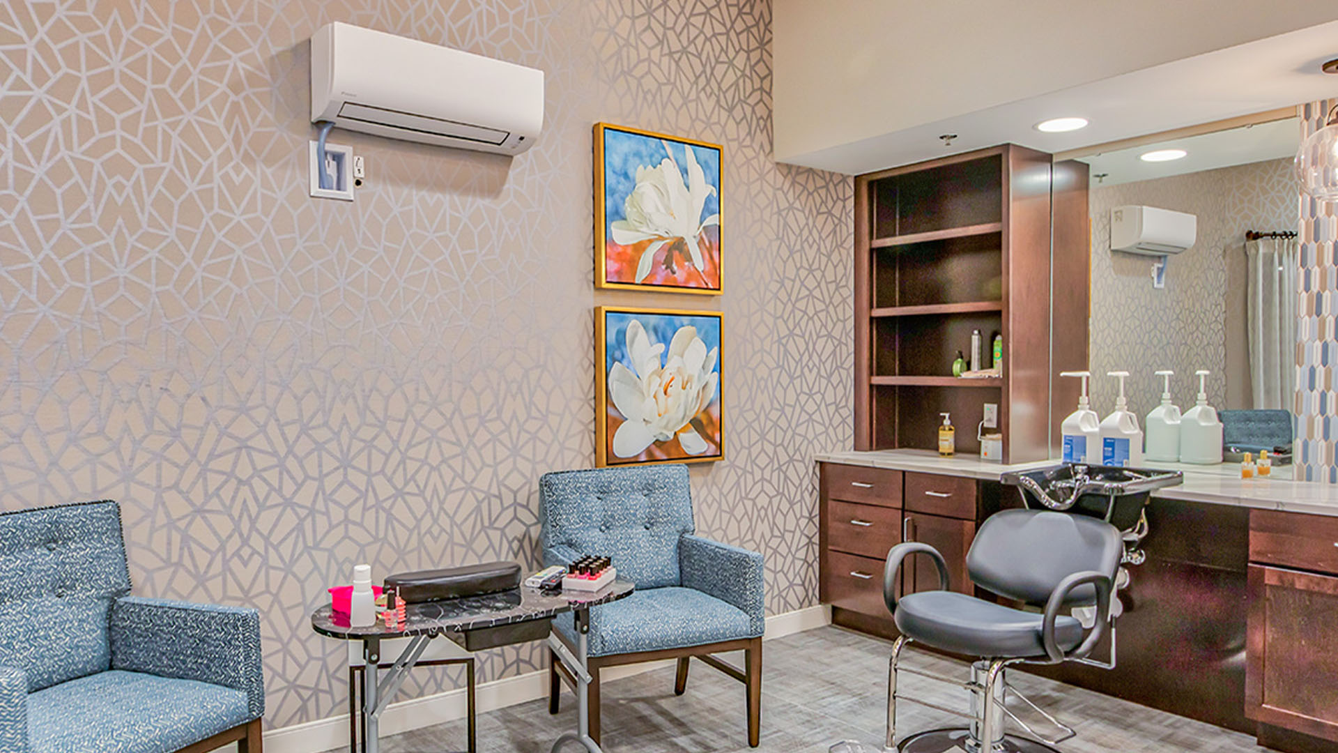 Community salon at Cedarhurst of O'Fallon