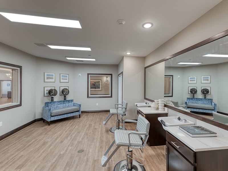 Community salon at Cedarhurst of Owensboro