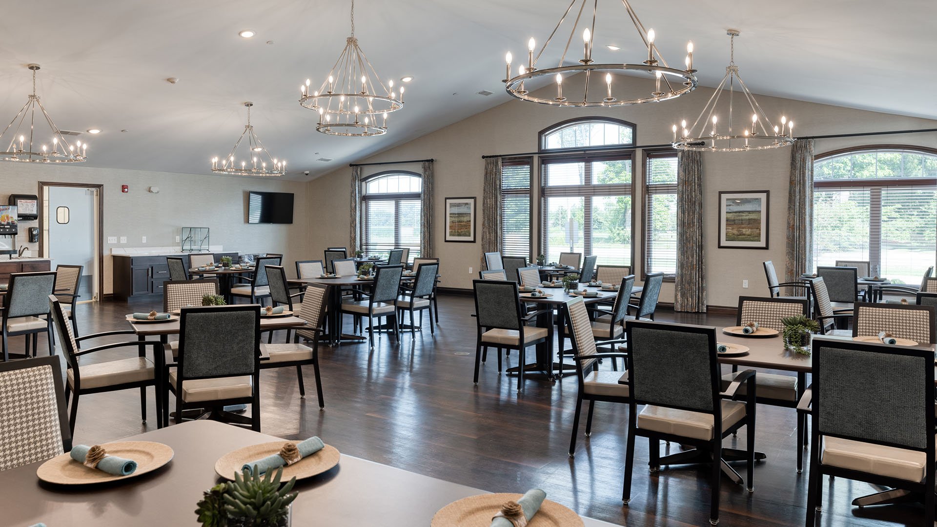 A spacious and bright dining room at Cedarhurst of Springfield, IL, offering comfortable seating for meals