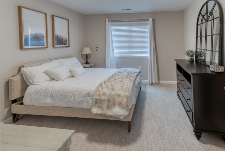 Cedarhurst of Springfield IL- Apartment Bedroom