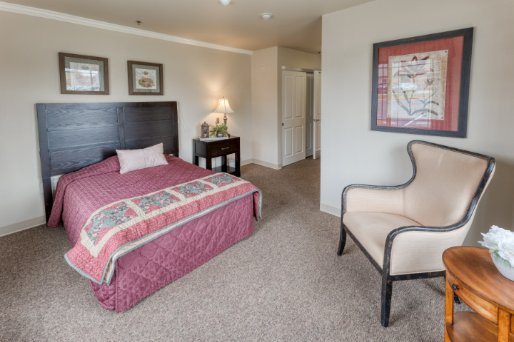 Cedarhurst of Springfield MO - Apartment Bedroom