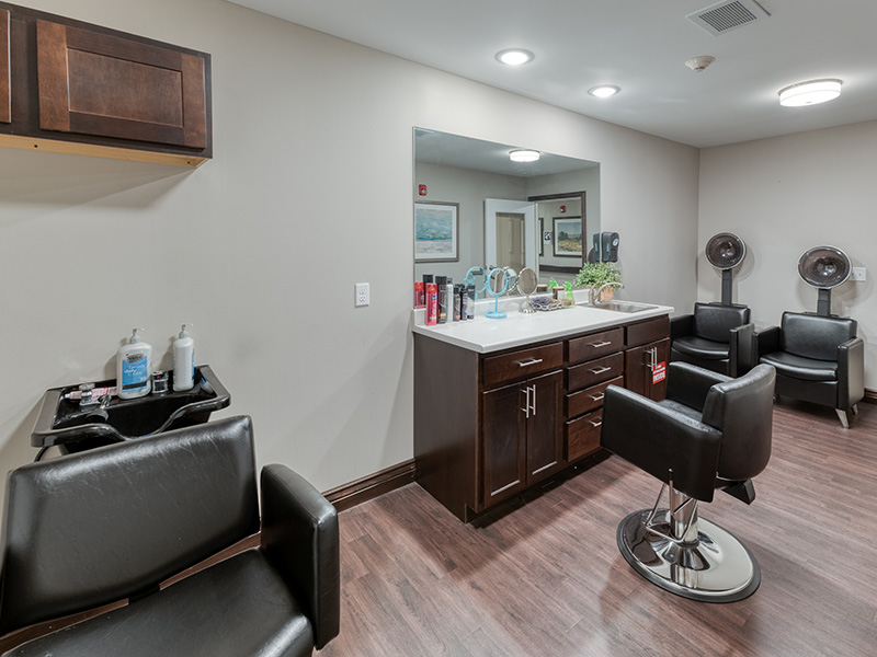 Community salon at Cedarhurst of Springfield, IL