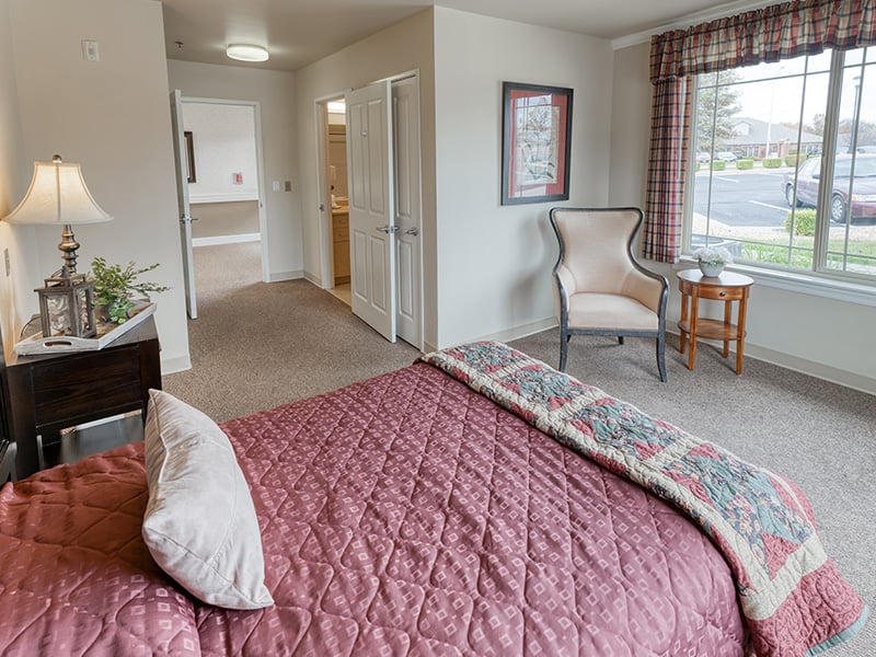 Senior-friendly apartment living room at Cedarhurst of Springfield, MO, offering comfortable and accessible design for residents