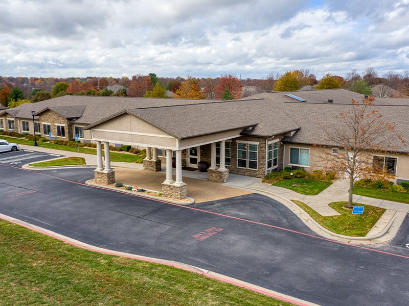 Aerial view of the entire Cedarhurst of Springfield, MO senior living community building and grounds