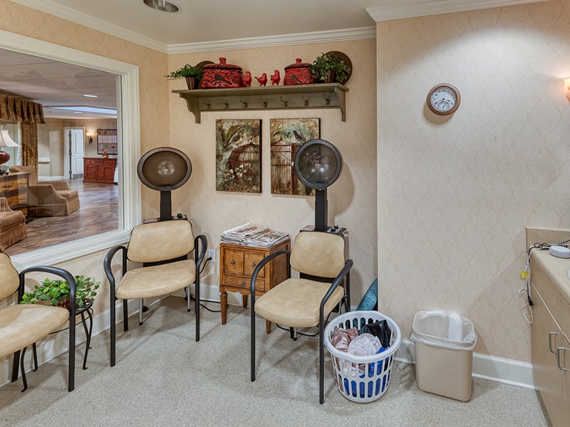 Community salon at Cedarhurst of Springfield, MO