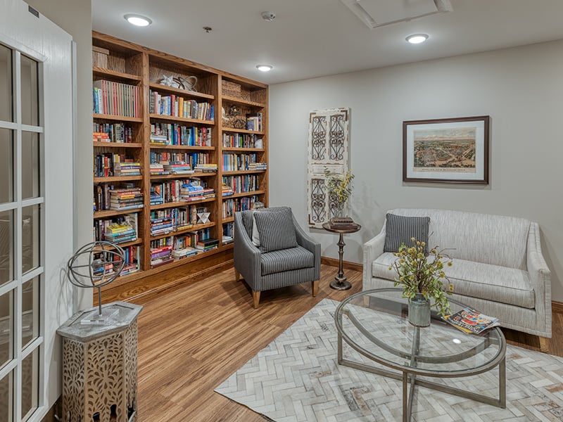 A welcoming, senior-friendly library at Cedarhurst of St. Charles with accessible resources for reading and relaxation