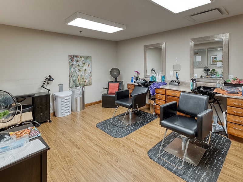 Community salon at Cedarhurst of St. Charles