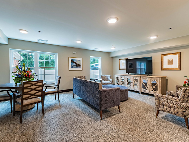 Cedarhurst of Tesson Heights's cozy common area, complete with a TV and comfortable seating