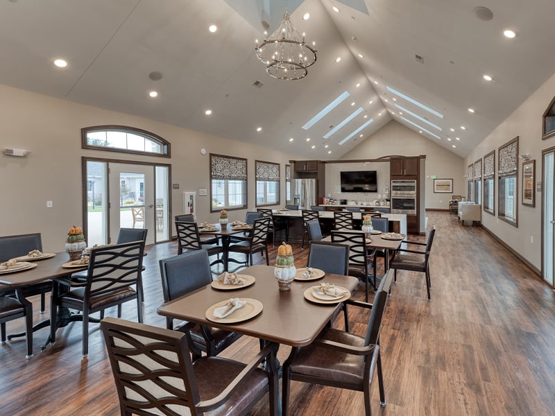 A community dining room at Cedarhurst of West Plains, providing convenient all-day dining for residents.