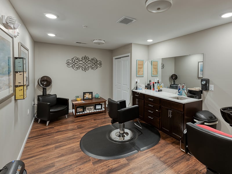 Community salon at Cedarhurst of West Plains