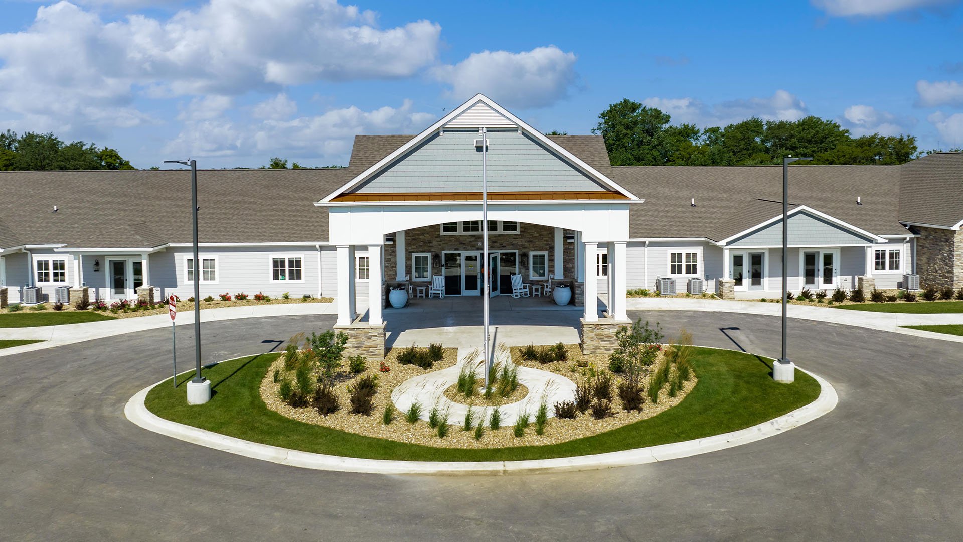 The welcoming front exterior of Cedarhurst of Woodstock  senior living community