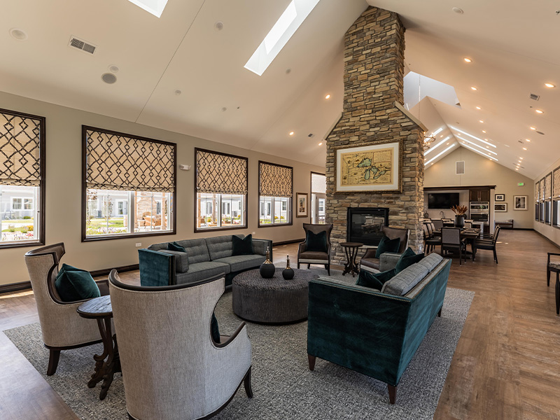 Cedarhurst of Woodstock's cozy common area, complete with a warm fireplace and comfortable seating