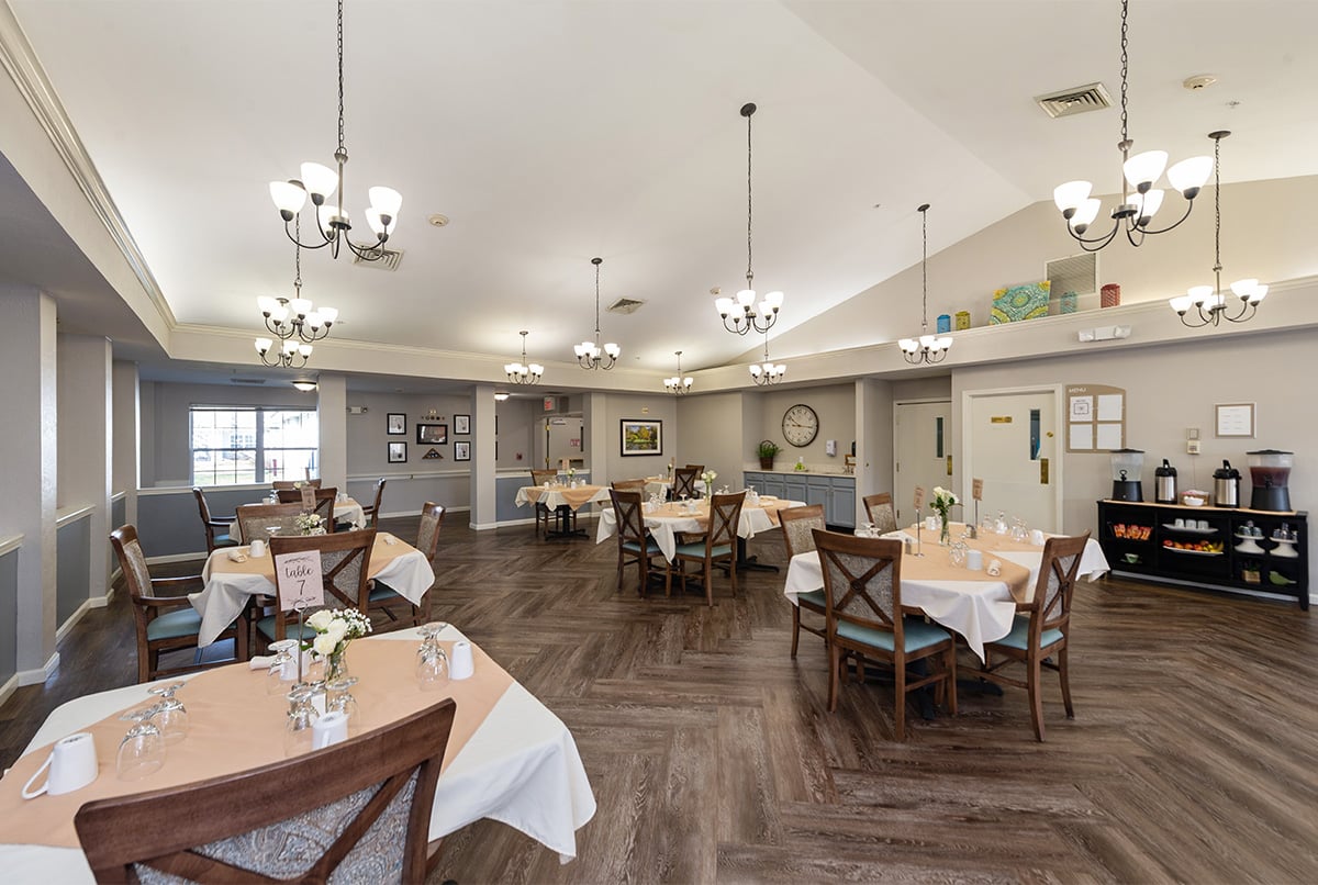 7_DiningRoom_Cedar Creek of Bloomington