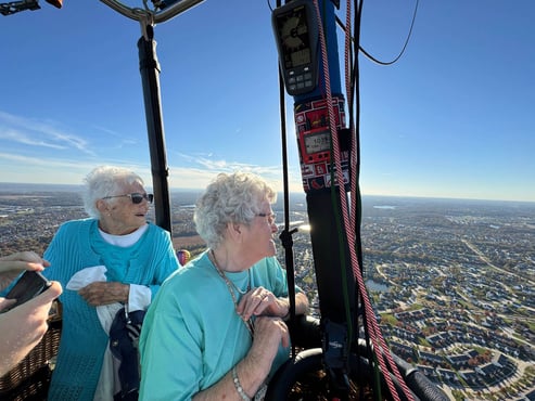Leona & Carolyn in hot air balloon