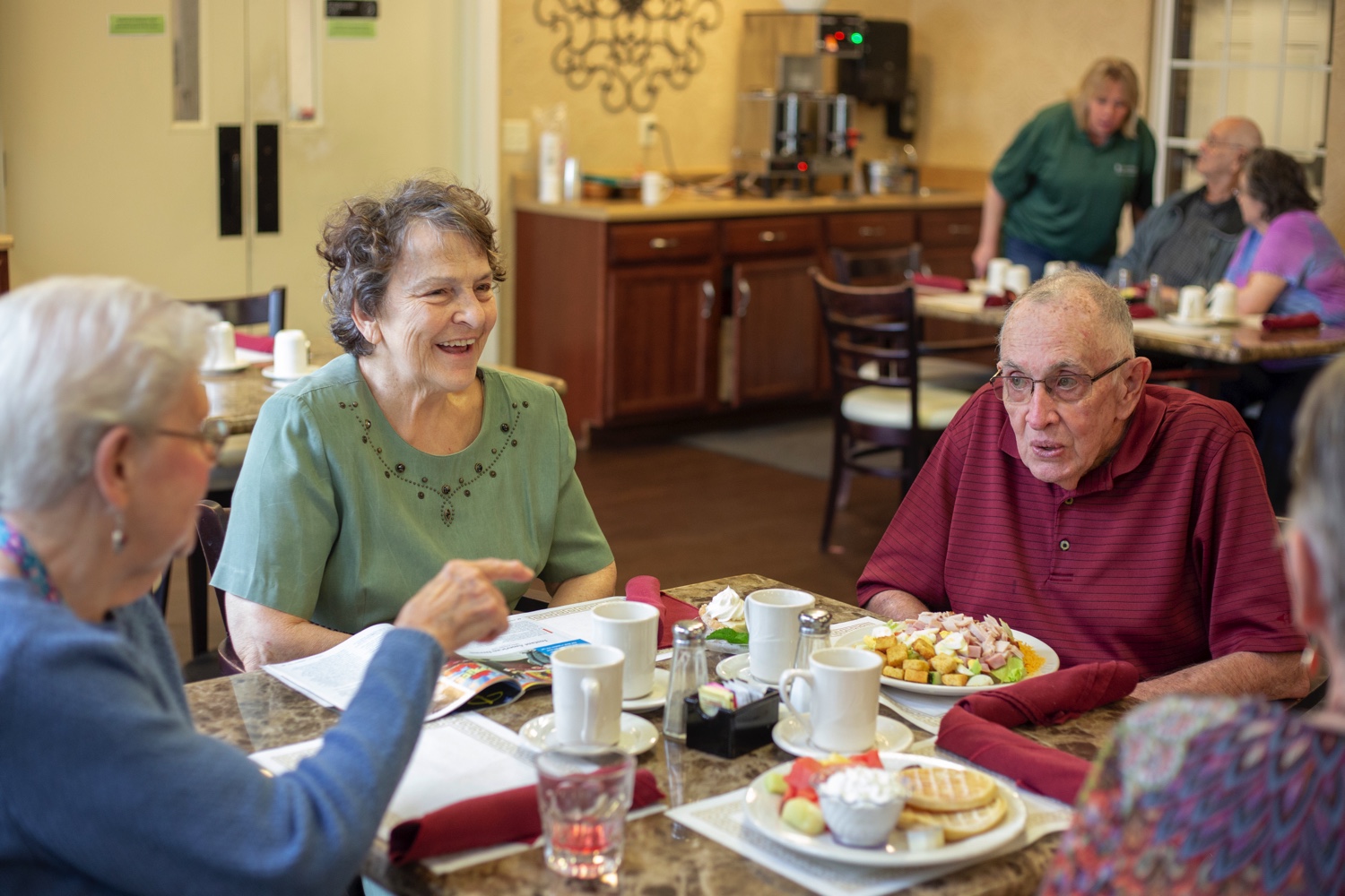 Residents_Dining_Together