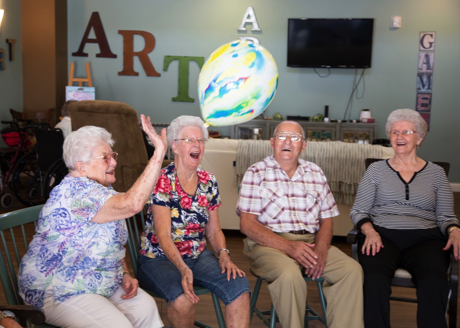 Residents_Playing_Baloon_Game