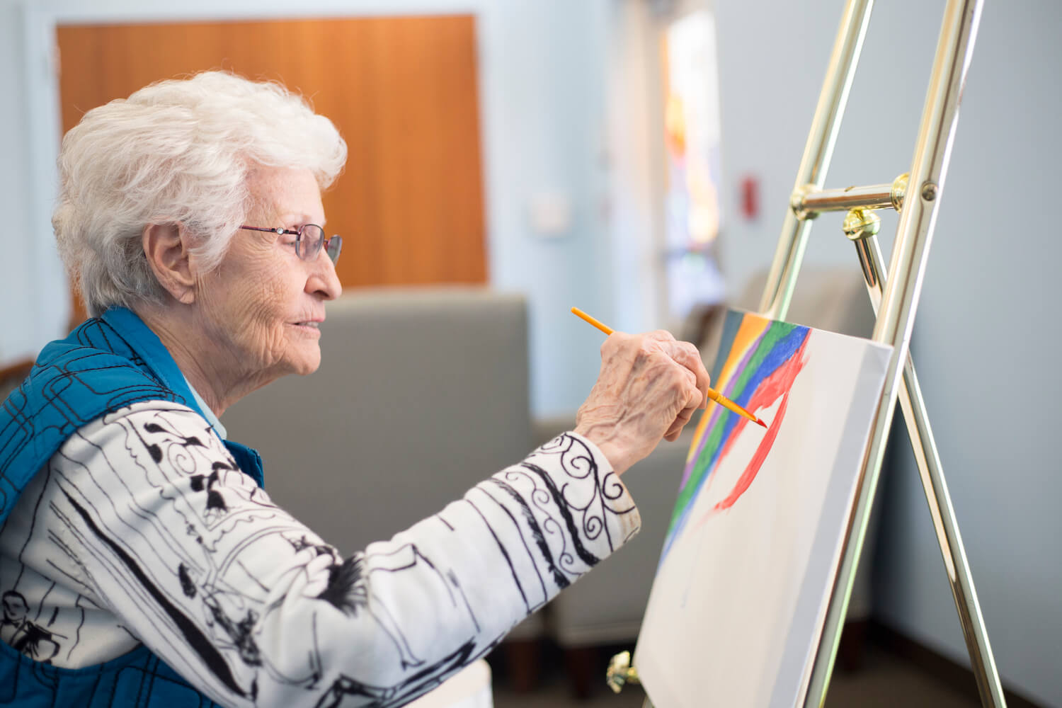 senior resident painting