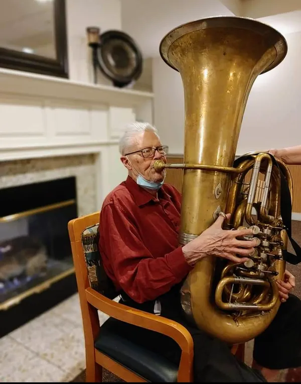 Featured Image for Pekin, IL | Pekin Times - 87-year-old Pekin veteran, tuba player for the Army, is taking off on next Honor Flight