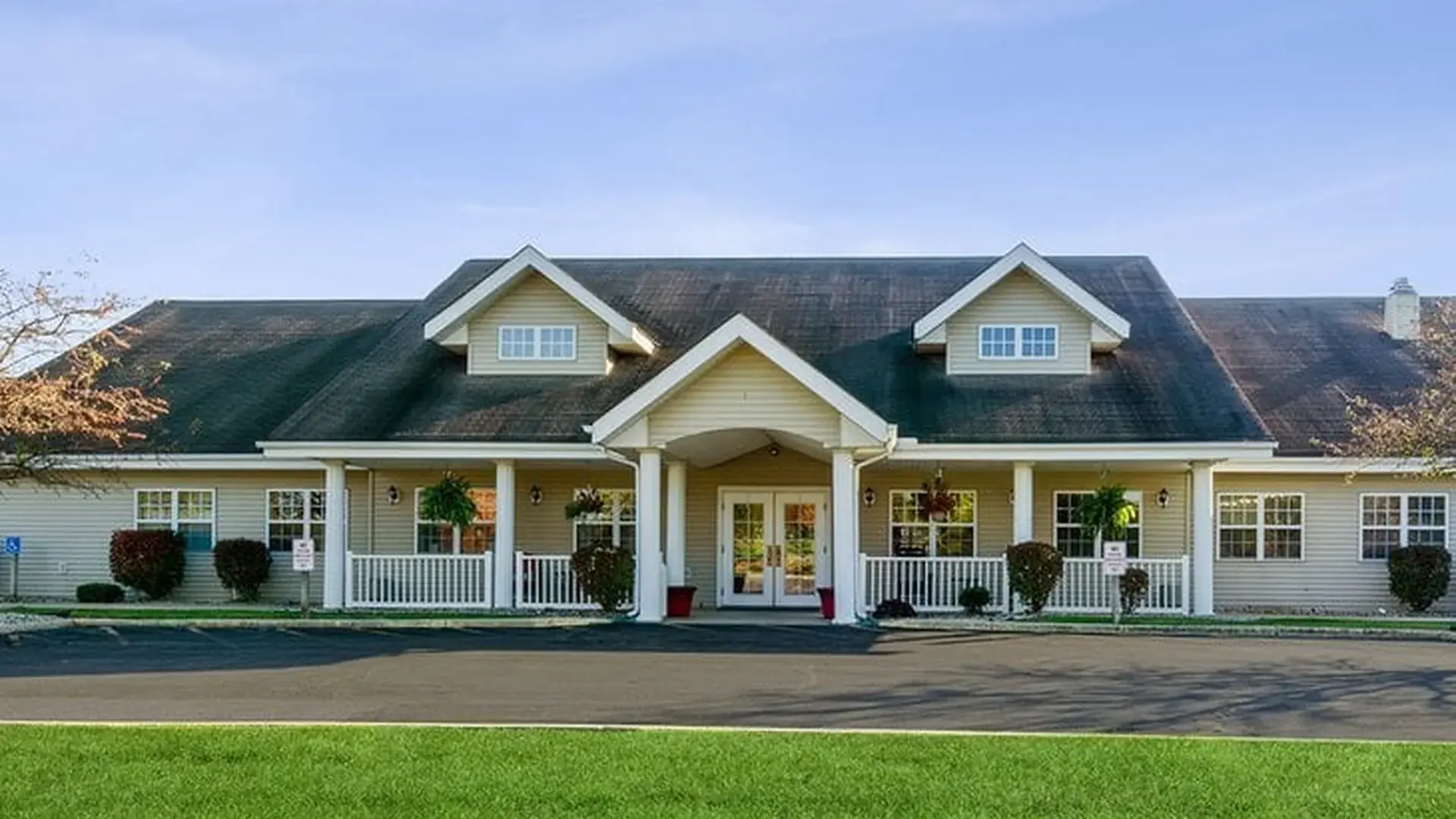 The welcoming front exterior of Cedar Creek of Marion senior living community