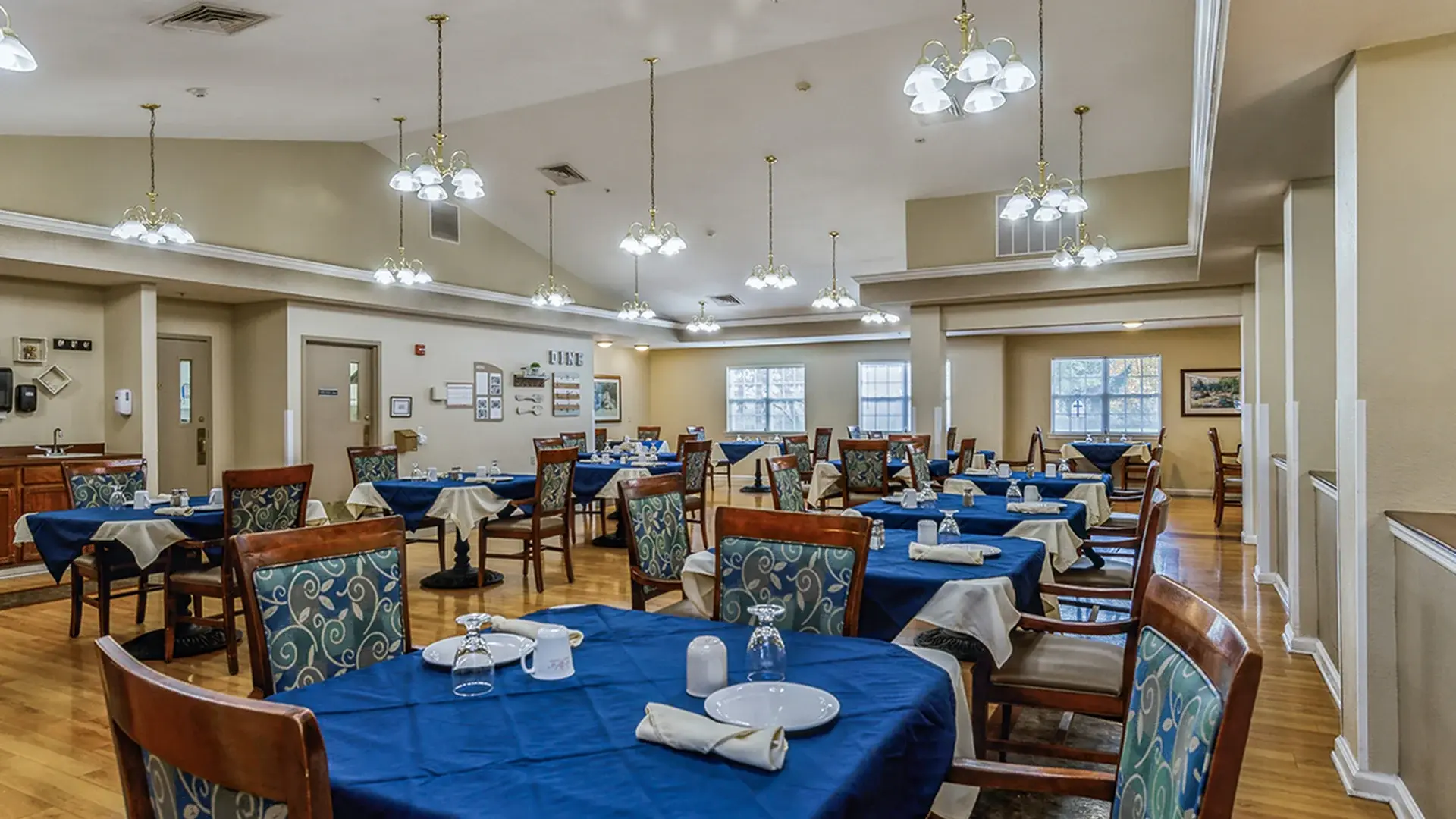 A spacious and bright dining room at Cedar Creek of Muncie, offering comfortable seating for meals