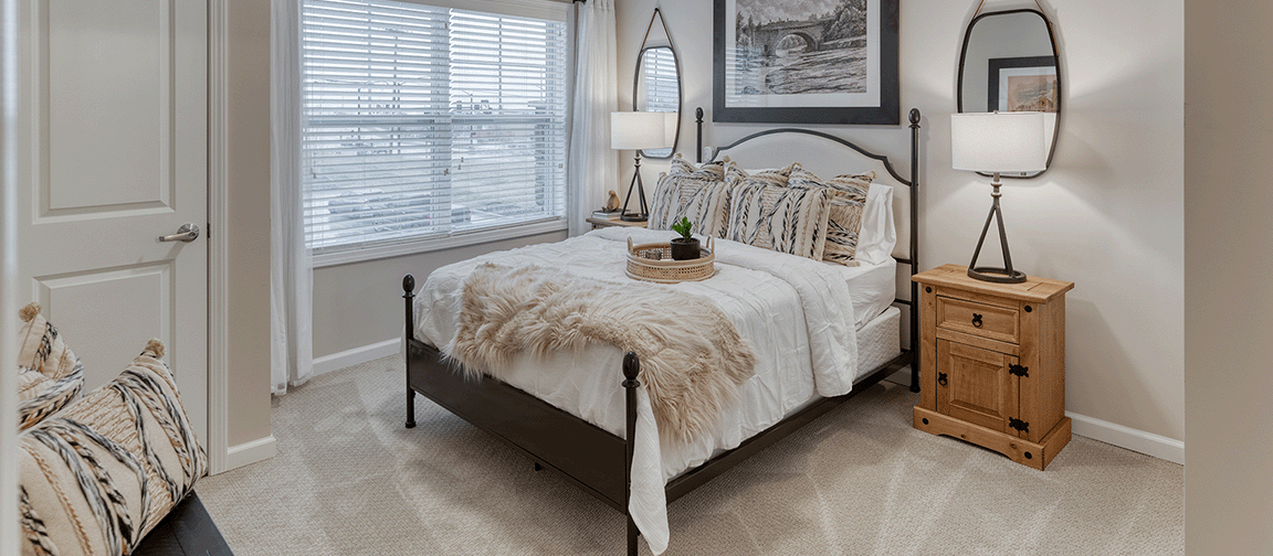 Cedarhurst of Arnold - Apartment Bedroom